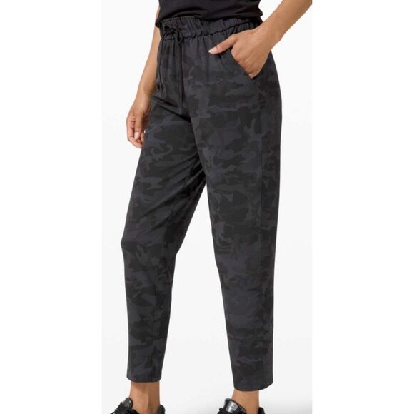 NWOT Lululemon Camo Keep Moving Pant 7/8 High-Rise l Camo Multi Grey, Sz 8 $128 - Picture 1 of 9
